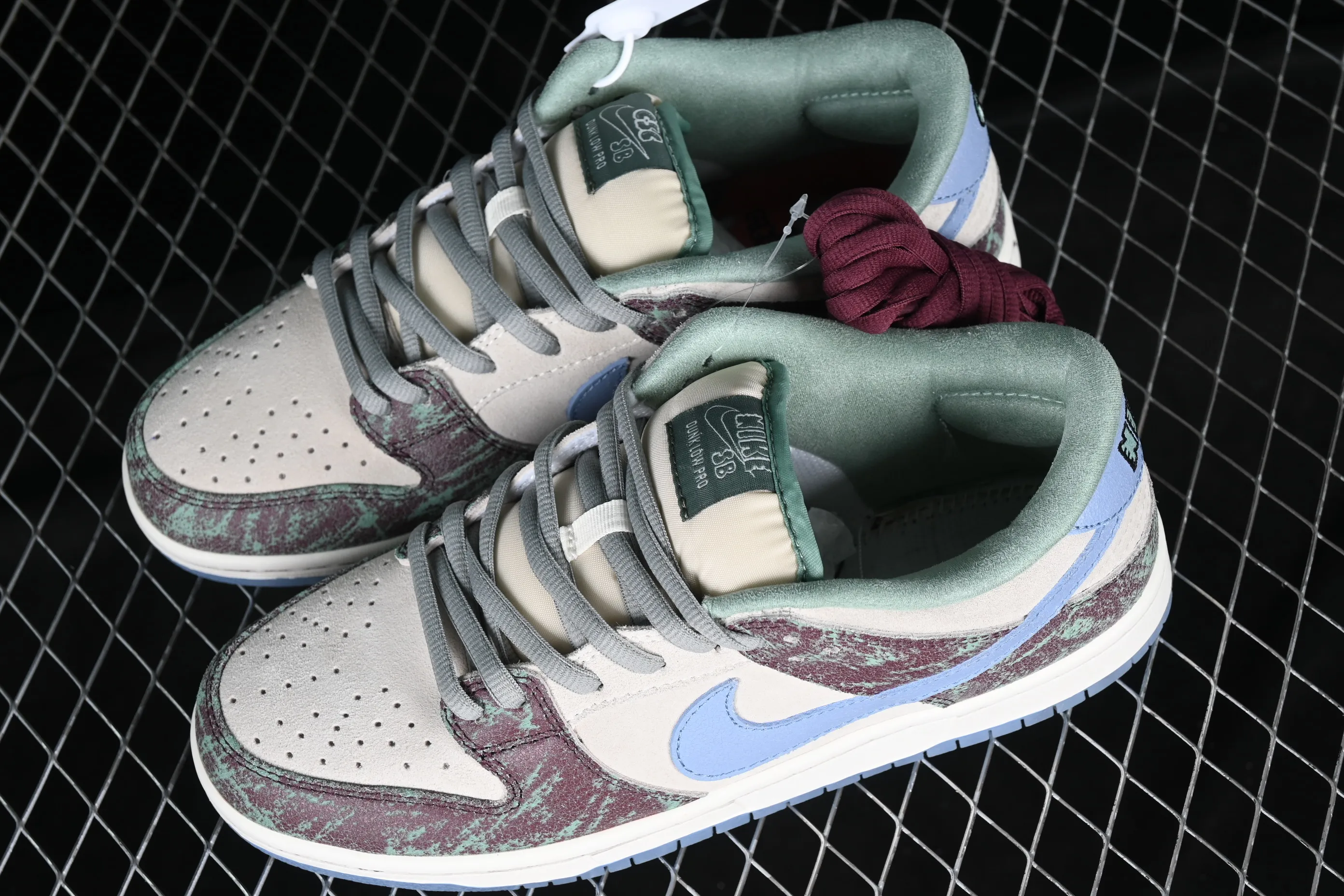 All Categories Nk SB Dunk Series Nk SB Dunk Low Low-top sneakers Crenshaw Skate Club x Nk SB Dunk Low joint model SB low-top sports and leisure sneakers FN4193-100